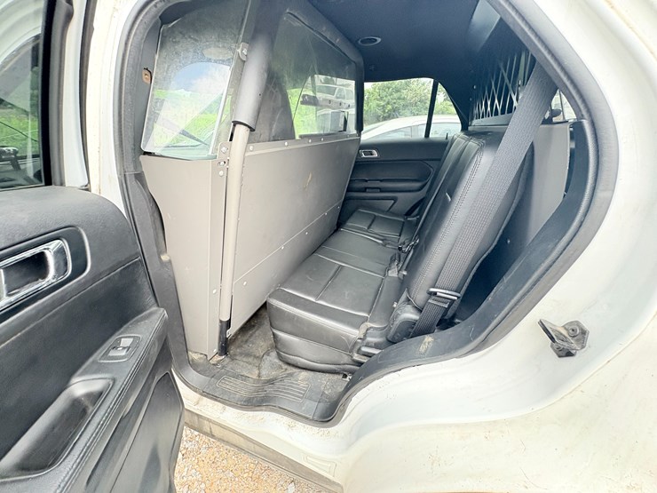 2018-ford-explorer-image-28