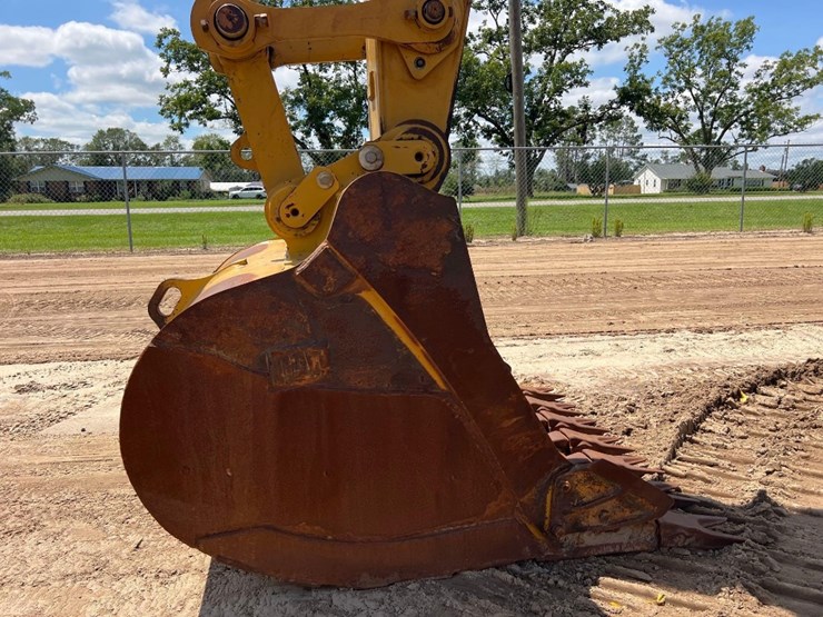 2020-caterpillar-336-image-9