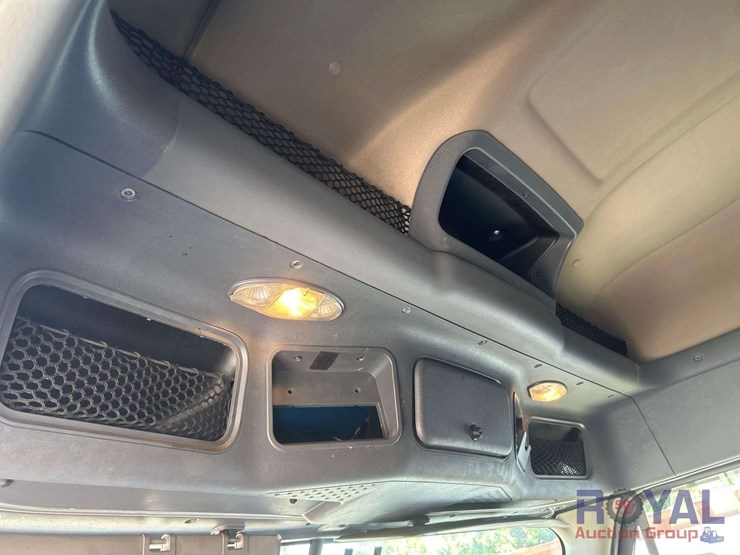 2017-freightliner-cascadia-125-image-32