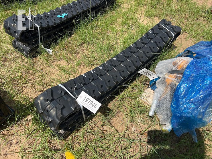 unused-future-pair-of-mini-rubber-tracks-image-2
