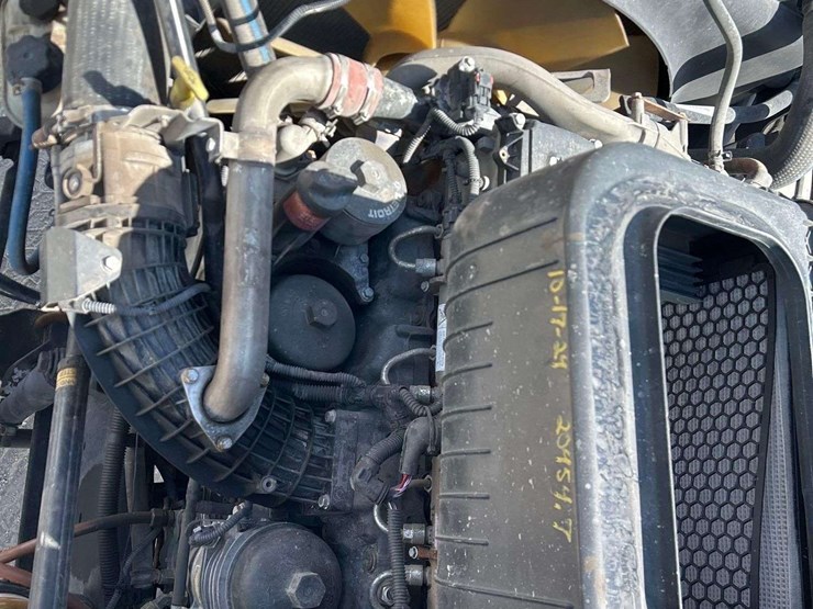 2015-freightliner-122sd-image-11