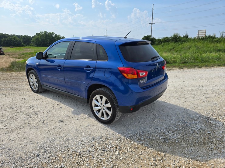 2015-mitsubishi-outlander-image-13