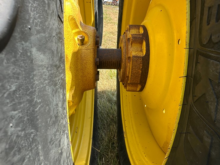 2014-john-deere-8285r-image-12