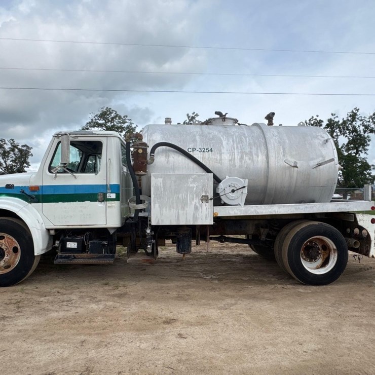 2002 INTERNATIONAL 4700