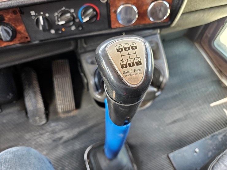 2005-kenworth-t600-image-81