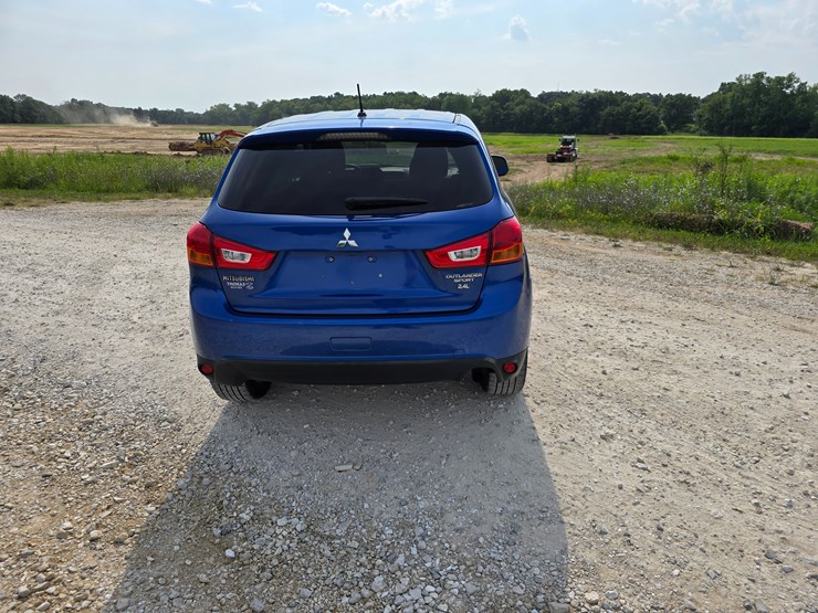 2015-mitsubishi-outlander-image-22