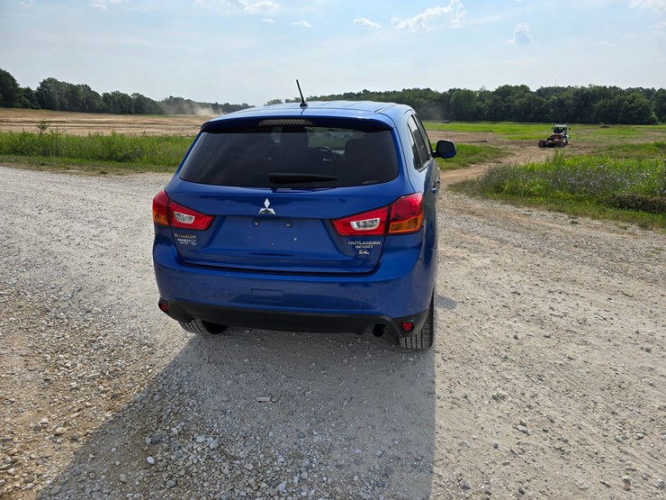 2015-mitsubishi-outlander-image-21