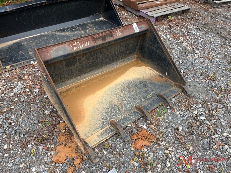 42"-skid-steer-bucket-image-1