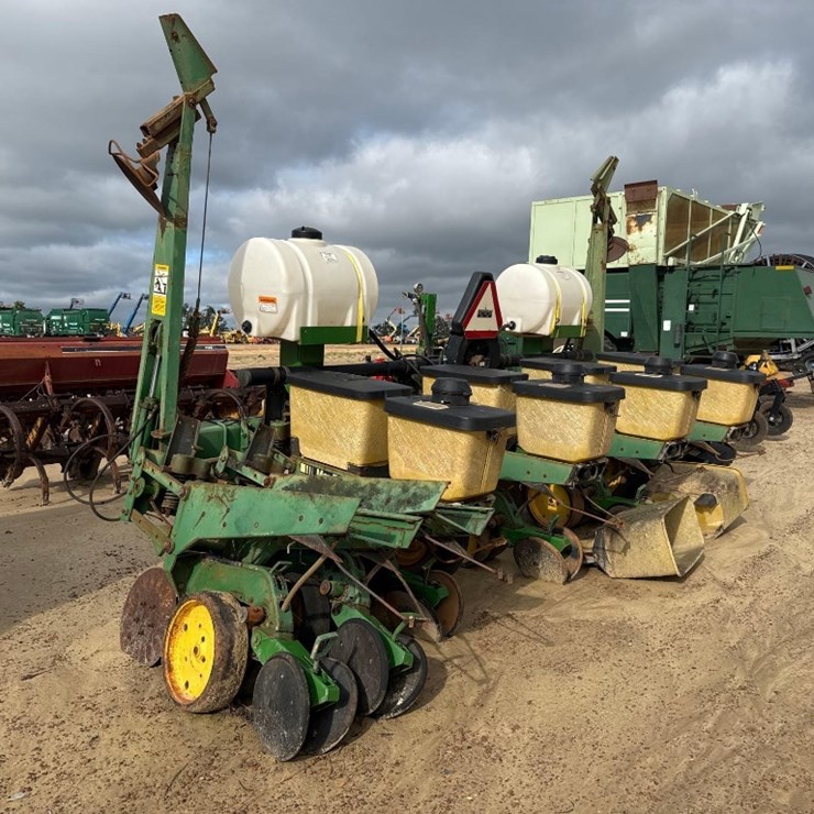 JOHN DEERE 2
