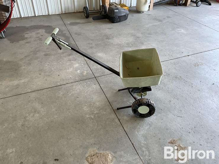 republic-fertilizer-broadcast-spreader-image-4