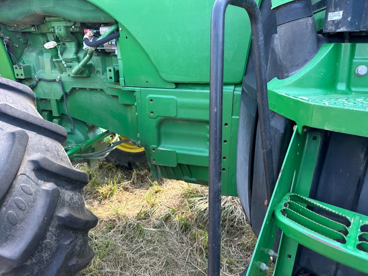 2014-john-deere-8285r-image-26