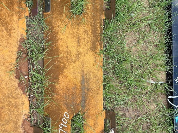 unused-future-skid-steer-mounting-plate-image-1