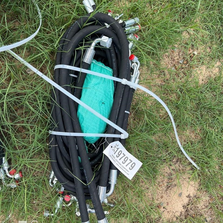 UNUSED FUTURE HYD HOSE BUNDLE
