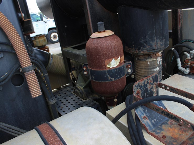 2004-vactor-2100-image-12