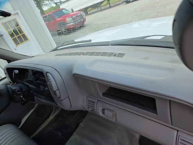 2000-gmc-3500hd-image-10