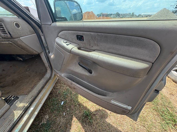 2002-chevrolet-1500-image-17