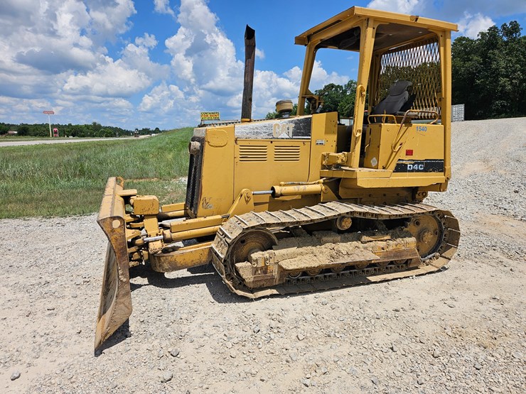 caterpillar-d4c-image-4