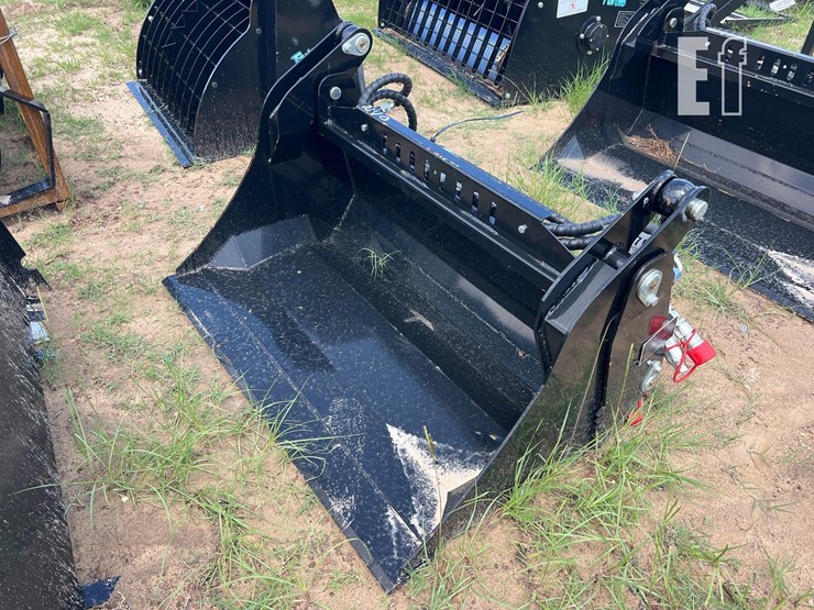unused-future-mini-skid-steer-hyd-4in1-bucket-image-1