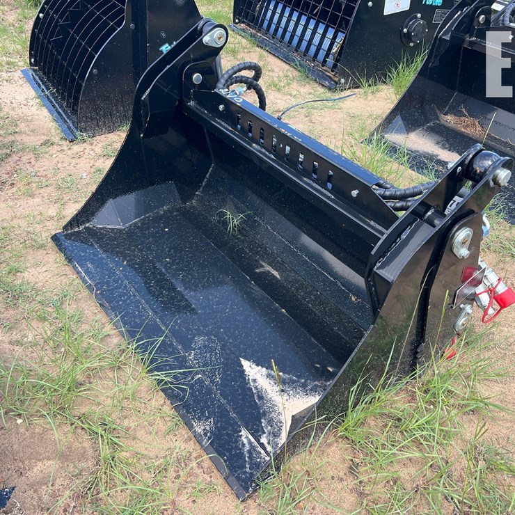 UNUSED FUTURE MINI SKID STEER HYD 4IN1 BUCKET