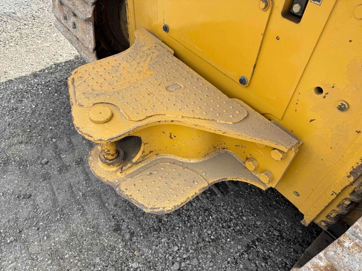 2016-caterpillar-d6k-image-49