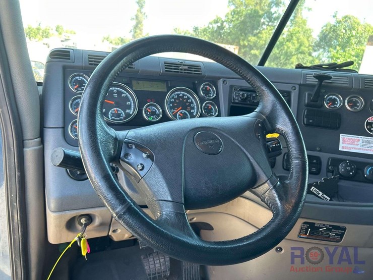 2017-freightliner-cascadia-125-image-27