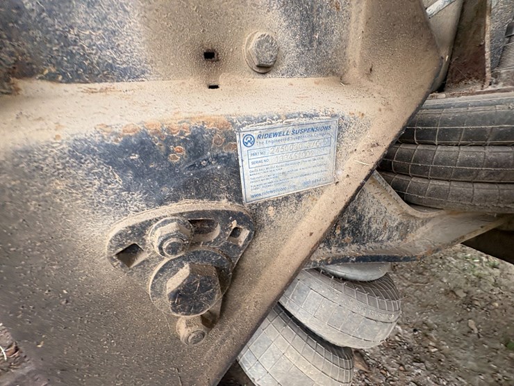 2005-peterbilt-379-image-98