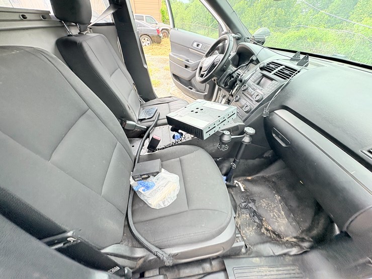 2018-ford-explorer-image-18