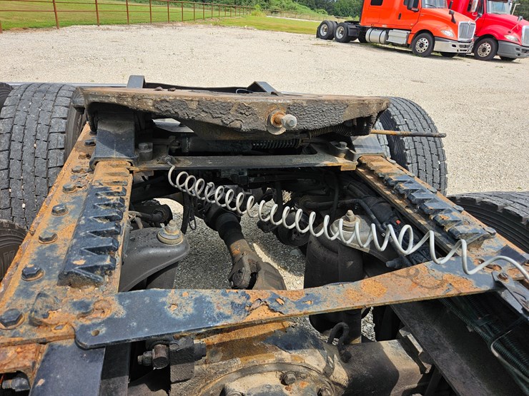 2015-peterbilt-389-image-111