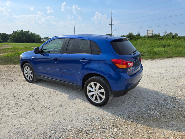 2015-mitsubishi-outlander-image-14