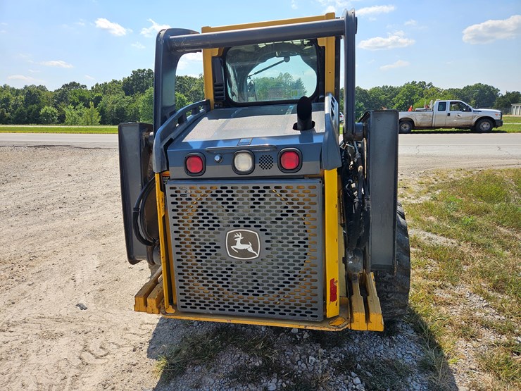 2010-deere-320d-image-10