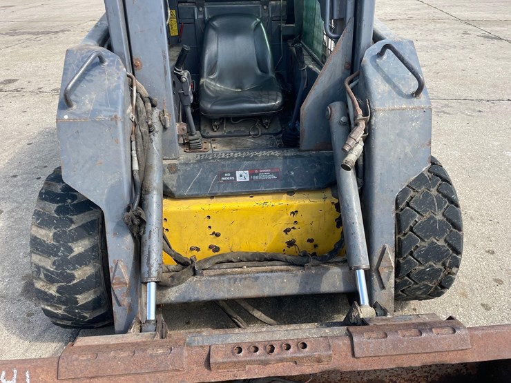 new-holland-l160-image-16
