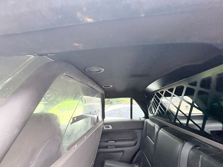2018-ford-explorer-image-30