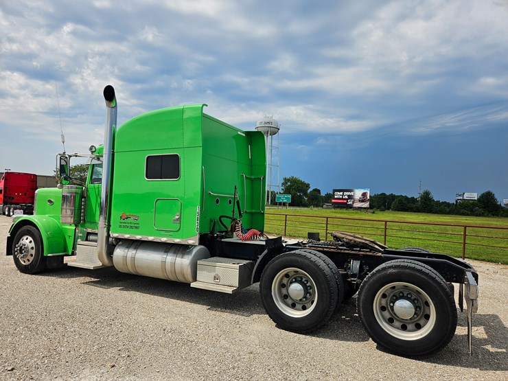 2015-peterbilt-389-image-14
