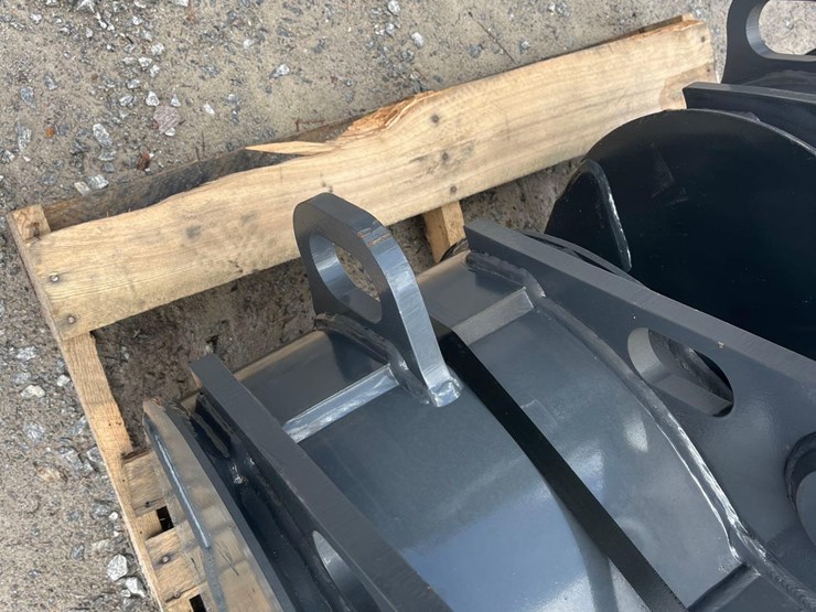16"-wide-hydraulic-excavator-tooth-bucket-image-3