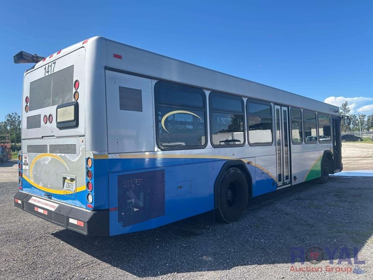 2014-gillig-low-floor-image-3