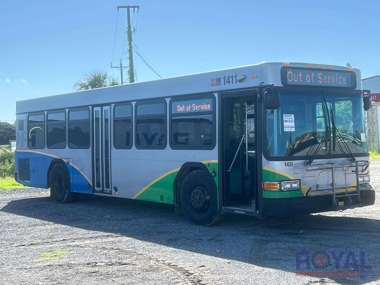 2014-gillig-low-floor-image-2