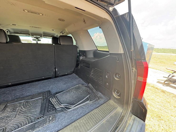 2017-chevrolet-tahoe-image-18