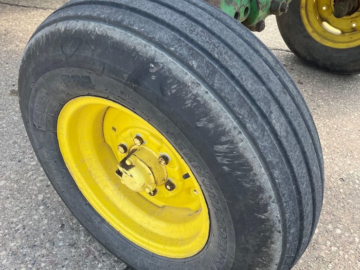john-deere-3020-image-16