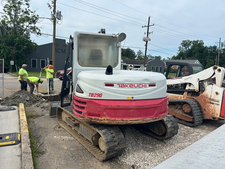 2015-takeuchi-tb290-image-3