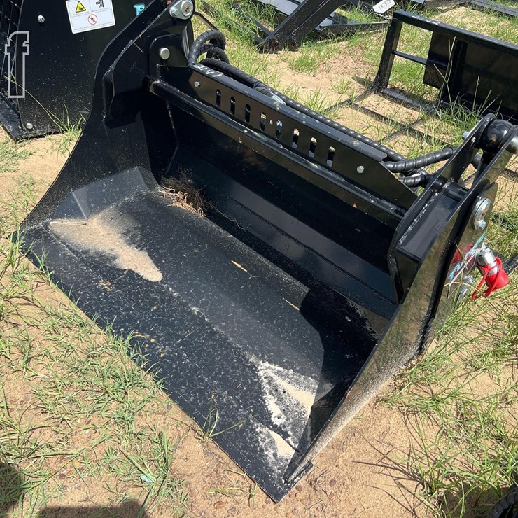 UNUSED FUTURE MINI SKID STEER HYD 4IN1 BUCKET