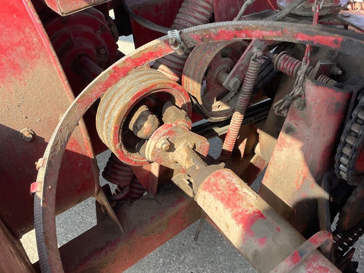 new-holland-890-image-32