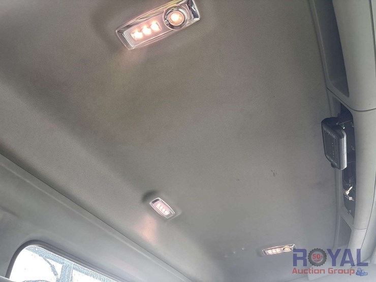 2016-kenworth-t880-image-37