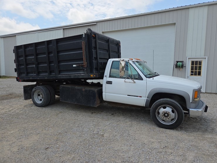 2000-gmc-3500hd-image-1