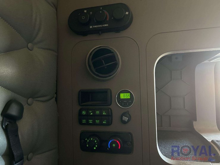 2017-freightliner-cascadia-125-image-41