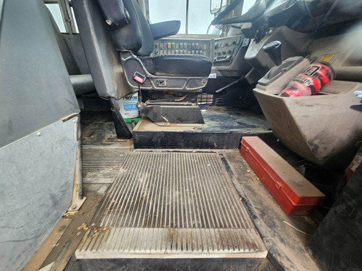 2005-freightliner-fs65-image-78