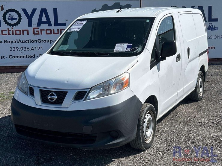 2016-nissan-nv200-image-1