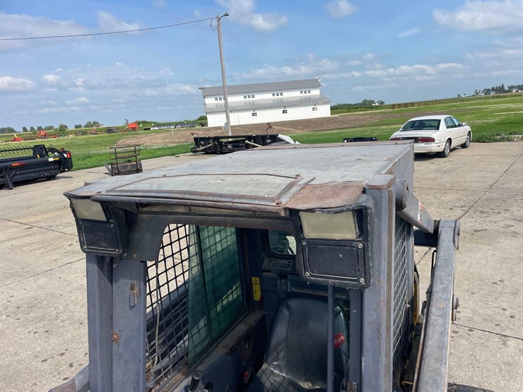 new-holland-l160-image-28