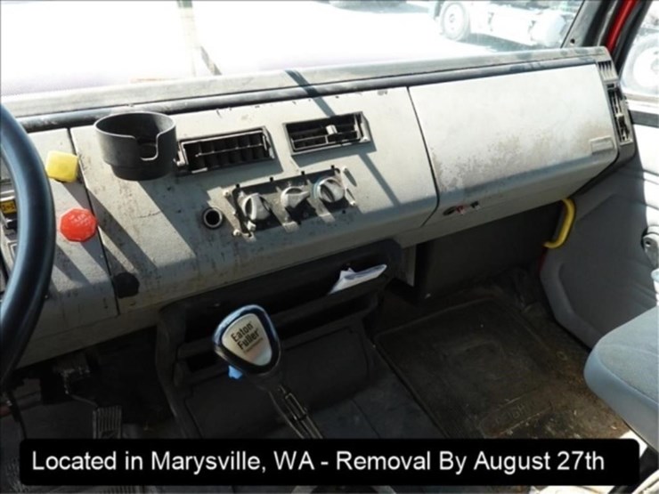 2000-freightliner-fl80-image-11