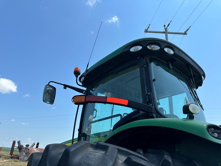 2014-john-deere-8285r-image-23