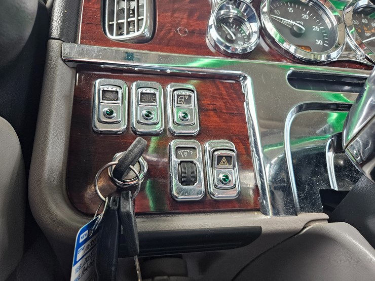 2015-peterbilt-389-image-74